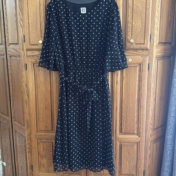 Anne Klein Black Polka Dot Dress with Flowy Sleeves and belt - Picture 1 of 6